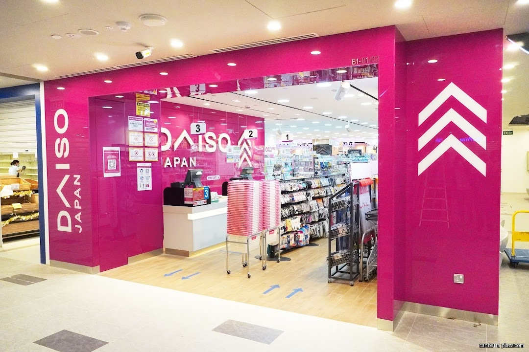 DAISO & THREEPPY @ Canberra Plaza - Shop front